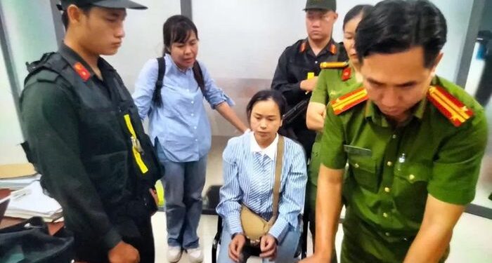 Bắt khẩn cấp 1 phụ nữ xưng luật sư vào trụ sở công an yêu cầu thả người