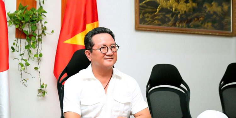 TS. Hồ Minh Sơn: Yếu tố pháp lý liên quan TikToker “Thế Lòng Se Điếu” và TikToker Lê Việt Hùng?