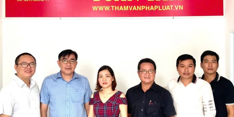 TS. Hồ Minh Sơn: Bàn việc tuân thủ pháp luật trong ứng xử văn minh, giữ tình làng nghĩa xóm và khi “lá chắn” bảo vệ người tiêu dùng đã dễ dàng bị chọc thủng bởi đồng tiền