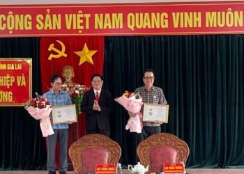 Hiệp hội Trang trại và Doanh nghiệp nông nghiệp Việt Nam: Long trọng trao Kỷ niệm chương cho Lãnh đạo Sở Nông nghiệp và Môi trường tỉnh Gia Lai