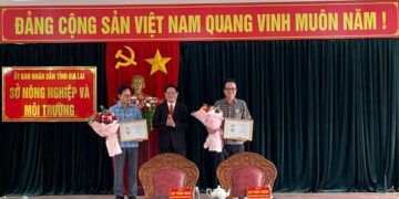 Hiệp hội Trang trại và Doanh nghiệp nông nghiệp Việt Nam: Long trọng trao Kỷ niệm chương cho Lãnh đạo Sở Nông nghiệp và Môi trường tỉnh Gia Lai