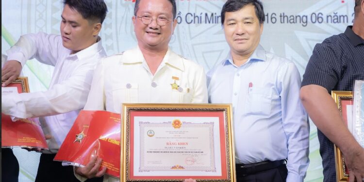 TS. Hồ Minh Sơn vinh dự tiếp tục nhận Bằng khen từ Hiệp hội Trang trại và Doanh nghiệp nông nghiệp Việt Nam