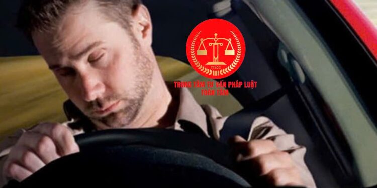Trung tâm tư vấn pháp luật Toàn Tâm: Tài xế dừng xe ngủ trên cao tốc gây tai nạn, bị phạt tù – Ô tô, xe máy đi quá vạch dừng đèn đỏ, lùi lại thì có bị phạt?