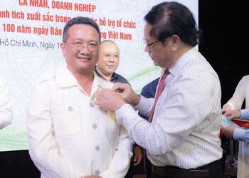 TS. Hồ Minh Sơn vinh dự nhận Kỷ niệm chương vì sự phát triển “Nông nghiệp – Nông dân – Nông thôn Việt Nam”