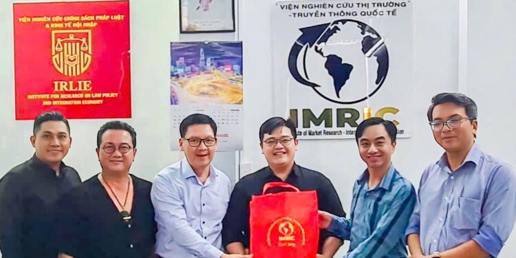 Tiếp và làm việc về đào tạo, bồi dưỡng khoa học, hợp tác nghiên cứu với Học viện kỹ năng VTALK