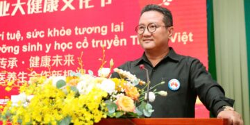 TS. Hồ Minh Sơn: Pháp lý của vụ phá cửa nhà hàng xóm do bị nhắc nhở hát karaoke – Bị khởi tố vì trốn thuế, TikToker ‘Cún Bông’ đối diện hình phạt nào?