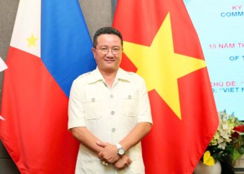 TS. Hồ Minh Sơn: Tấn tuồng đạo đức của nghệ sĩ và hoa hậu, trở thành món hàng rao bán