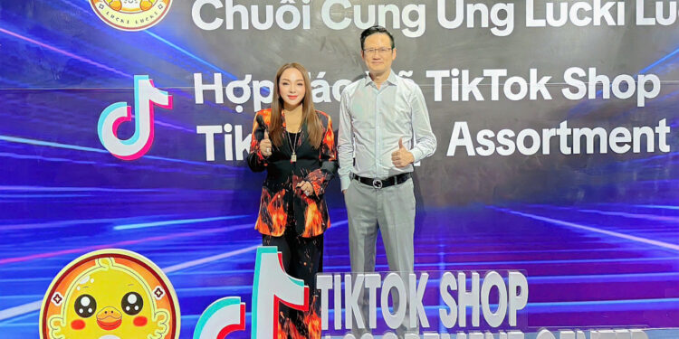 Small Duck Viet Nam – Đón tiếp Chủ tịch Tập đoàn Calgary đến thăm và làm việc tại hệ thống siêu thị Small Duck Việt Nam