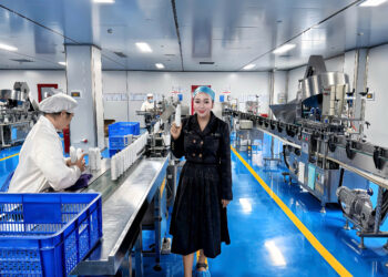 Tập đoàn Calgary thăm, làm việc với Tập đoàn Aiqi Biotechnology Co.,Ltd., tại Trung Quốc