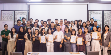 Ban Tổ chức chương trình Startup MasterTrack 2025 trang bị một phòng Livestream thực tế để học viên trải nghiệm