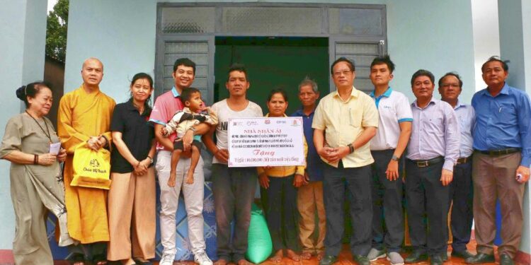 Thắm đượm nghĩa tình góp phần xoa dịu nỗi đau nạn nhân chất độc da cam/ Dioxin