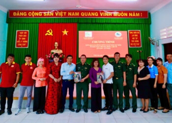 Vĩnh Long: Tặng quà cho gia đình chính sách – Nhân dịp kỷ niệm 78 năm Ngày Thương binh Liệt sĩ tại Đồn Biên phòng Cổ Chiên Vĩnh Long