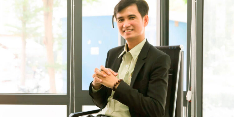 Doanh nhân Nguyễn Hoàng Hồ đong đầy cảm xúc với hành trình bộ hành một triệu bước chân về Miền Tây