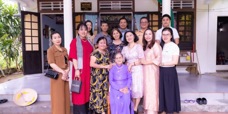 Hiệp hội VICRAFTS – Viện IMRIC – Viện IRLIE và Tạp chí Doanh nghiệp và Trang trại Việt Nam Tri ân Mẹ Việt Nam Anh hùng tại Quảng Trị