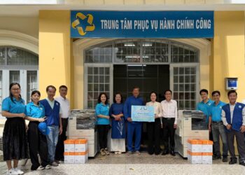 DOANH NHÂN BÌNH THẠNH (CŨ) – BTBA TRAO TẶNG MÁY PHOTOCOPY HỖ TRỢ CÁC PHƯỜNG MỚI THÀNH LẬP