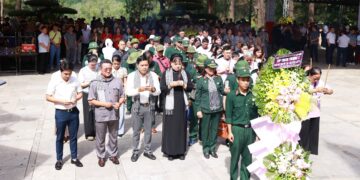 Hiệp hội VFAEA – Viện IMRIC – Viện IRLIE và Tạp chí Doanh nghiệp và Trang trại Việt Nam dâng hương tri ân Anh hùng liệt sĩ tại Quảng Trị