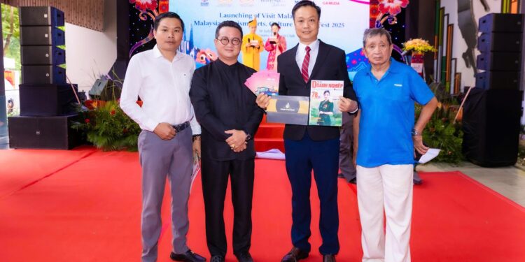 Rực rỡ sắc màu tại “Lễ hội Du lịch, Nghệ thuật, Văn hóa và Ẩm thực Malaysia 2025”