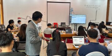 Tiến sĩ Nguyễn Bá Hải tận hình đào tạo hơn 50 Startup thiết kế hệ thống CRM bằng AI tại Startup MasterTrack