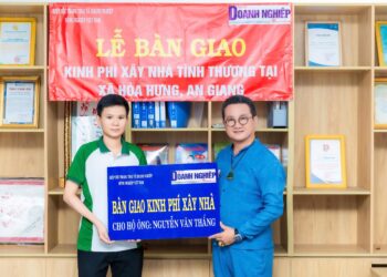 Hiệp hội VFAEA; Viện IMRIC; Viện IRLIE và Tạp chí DN&TT Việt Nam trao kinh phí xây nhà tình thương cho hộ ông Nguyễn Văn Thắng