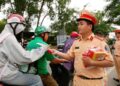 Nghĩa cử đẹp của lực lượng Trạm CSGT Đa Phước, tuổi trẻ Hưng Long với người dân về quê nghỉ lễ Quốc khánh 2/9