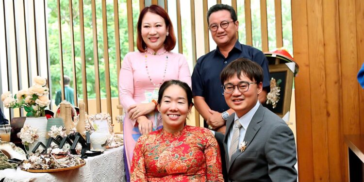 Giao lưu văn hóa giữa sinh viên Việt Nam và Đài Loan tại Trung tâm Nghiên cứu Việt Nam và Đông Nam Á (Trường Đại học KHXH&NV, ĐHQG-HCM)