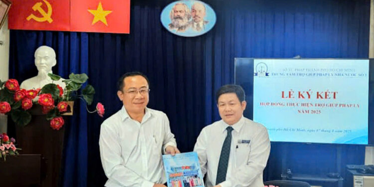 Các đối tượng có quyền được yêu cầu trợ giúp pháp lý miễn phí; Hồ sơ và quy trình thực hiện.