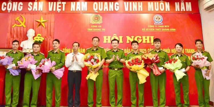 Công ty TNHH MTV Xổ số kiến thiết Quảng Bình đồng hành cùng Công an Quảng Trị trong phòng, chống số lô, số đề