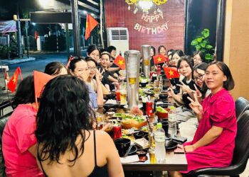 Chuỗi Nhà hàng Donguri Japanese gắn cờ đỏ sao vàng hút khách dịp Quốc khánh 2.9