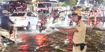 TẤM LÒNG NHIỆT HUYẾT CỦA TRẠM CSGT ĐA PHƯỚC GIỮA BIỂN NƯỚC TRIỀU CƯỜNG