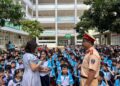Trạm CSGT Đa Phước phối hợp công an phường Tân Mỹ (sau sáp nhập) tuyên truyền an toàn giao thông học đường tại trường tiểu học Phạm Hữu Lầu