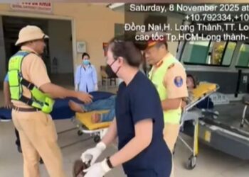 CSGT hỗ trợ tài xế có dấu hiệu đột quỵ trên cao tốc TP.HCM – Long Thành – Dầu Giây