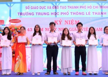 TRƯỜNG THPT LÊ THÁNH TÔN LONG TRỌNG KỶ NIỆM NGÀY NHÀ GIÁO VIỆT NAM 20/11 VÀ 50 NĂM GIÁO DỤC THÀNH PHỐ HỒ CHÍ MINH