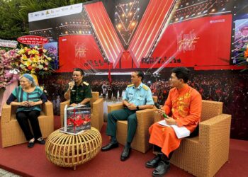 RA MẮT SÁCH ẢNH “80 NĂM – MỘT VIỆT NAM VỮNG TIN”: LAN TOẢ HÌNH ẢNH KHẮC HỌA BẢN LĨNH, KHÁT VỌNG VÀ NIỀM TIN DÂN TỘC