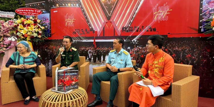 RA MẮT SÁCH ẢNH “80 NĂM – MỘT VIỆT NAM VỮNG TIN”: LAN TOẢ HÌNH ẢNH KHẮC HỌA BẢN LĨNH, KHÁT VỌNG VÀ NIỀM TIN DÂN TỘC