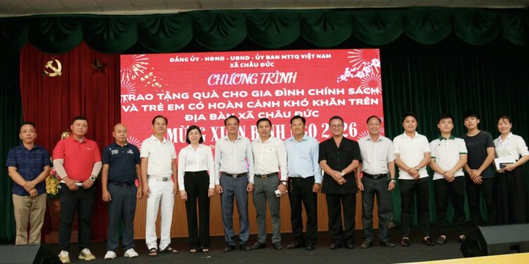 Hiệp hội Nghiên cứu, Tư vấn về Chính sách, pháp luật cho hoạt động đầu tư tại Việt Nam mang Tết ấm áp đến người dân xã Châu Đức (TP.HCM)