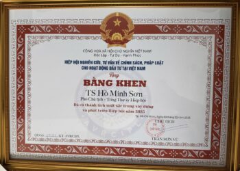 Ông Hồ Minh Sơn vinh dự nhận bằng khen của Chủ tịch Hiệp hội Nghiên cứu, Tư vấn về Chính sách, pháp luật cho hoạt động đầu tư tại Việt Nam