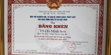 Ông Hồ Minh Sơn vinh dự nhận bằng khen của Chủ tịch Hiệp hội Nghiên cứu, Tư vấn về Chính sách, pháp luật cho hoạt động đầu tư tại Việt Nam