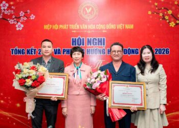 Ông Hồ Minh Sơn vinh dự nhận bằng khen Chủ tịch Hiệp hội Phát triển văn hoá cộng đồng Việt Nam (VCCDA)