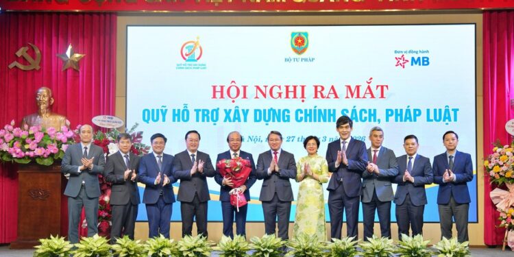 Ra mắt Quỹ hỗ trợ xây dựng chính sách, pháp luật