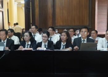 Chỗ ngồi của luật sư tại phiên tòa: Bình đẳng hay kính trên nhường dưới?