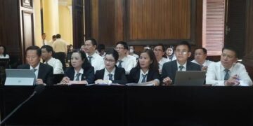 Chỗ ngồi của luật sư tại phiên tòa: Bình đẳng hay kính trên nhường dưới?