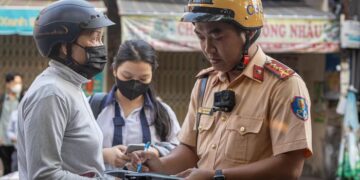 CSGT TP.HCM xử phạt học sinh vi phạm