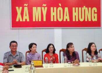 Đoàn Doanh nhân Sài Gòn và Hội đồng họ Mai: Kết nối nội lực, lan tỏa nghĩa tình tại xã Mỹ Hoà Hưng (An Giang)