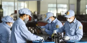 Nghỉ việc trước thời hạn hợp đồng có phải bồi thường công ty không?