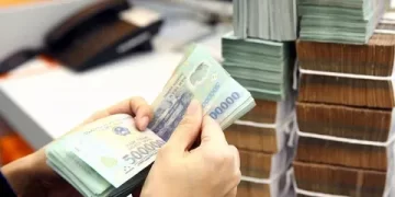 Bí thư chi bộ, Trưởng thôn, Tổ trưởng tổ dân phố được nhận 5.566.000 đồng/tháng mỗi người tiền phụ cấp theo Nghị quyết 33 khi làm việc tại thôn, tổ dân phố thế nào?