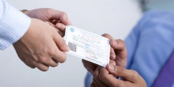 Đang hưởng lương hưu, thẻ BHYT có phải gia hạn?